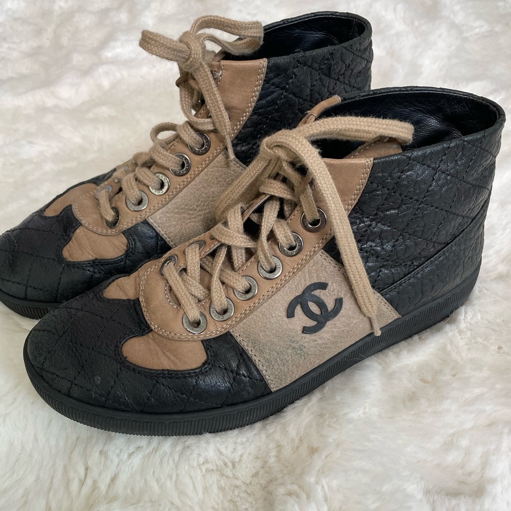 Chanel Black/Beige Leather And Nubuck CC High Top Tennis Sneakers with box